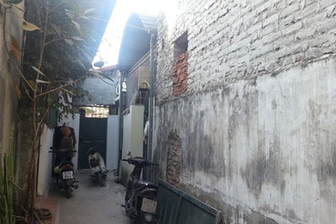 Thanh tra xây dựng yêu cầu dỡ bỏ công trình vi phạm ở phường Phú Thượng 