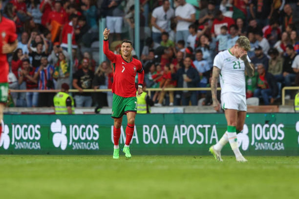 Ronaldo tỏa sáng giúp Bồ Đào Nha thắng đậm Ireland - 2 Ronaldo tỏa sáng giúp Bồ Đào Nha thắng đậm Ireland - 2