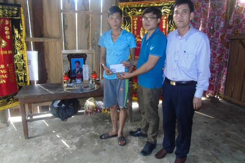 Quỹ Nhân ái hỗ trợ 2 triệu đồng đến mỗi gia đình có người gặp nạn trong mưa lũ tại Quảng Bình