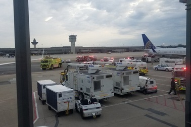 Máy bay Boeing 737 hạ cánh khẩn cấp, một số hành khách nhập viện