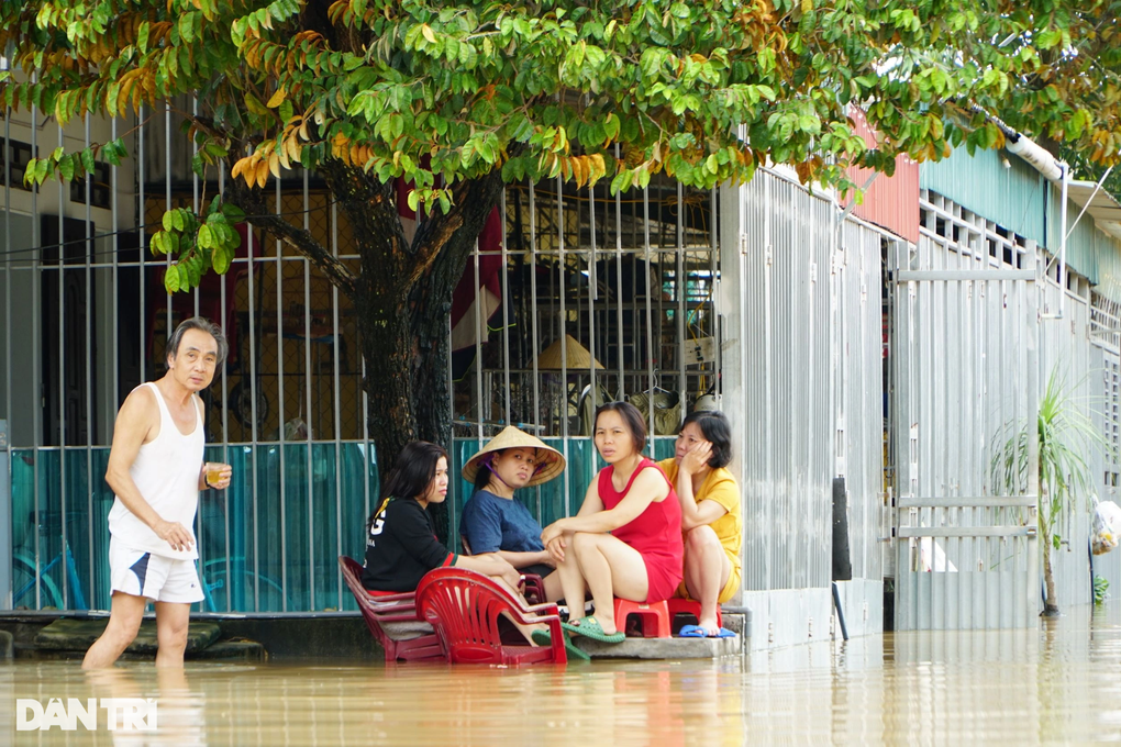 Người dân trở tay không kịp khi hồ thủy lợi lớn nhất vùng xả lũ - 2 Người dân trở tay không kịp khi hồ thủy lợi lớn nhất vùng xả lũ - 2