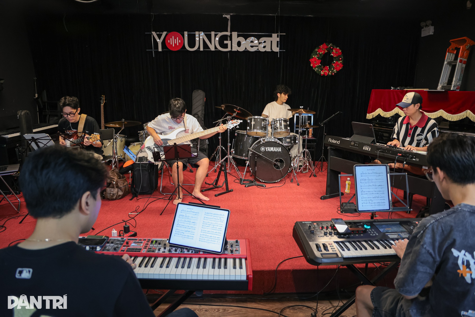 Concert Rực rỡ ngày mới: Đón chờ màn song ca Bùi Công Nam và Hương Tràm - 7 Concert Rực rỡ ngày mới: Đón chờ màn song ca Bùi Công Nam và Hương Tràm - 7