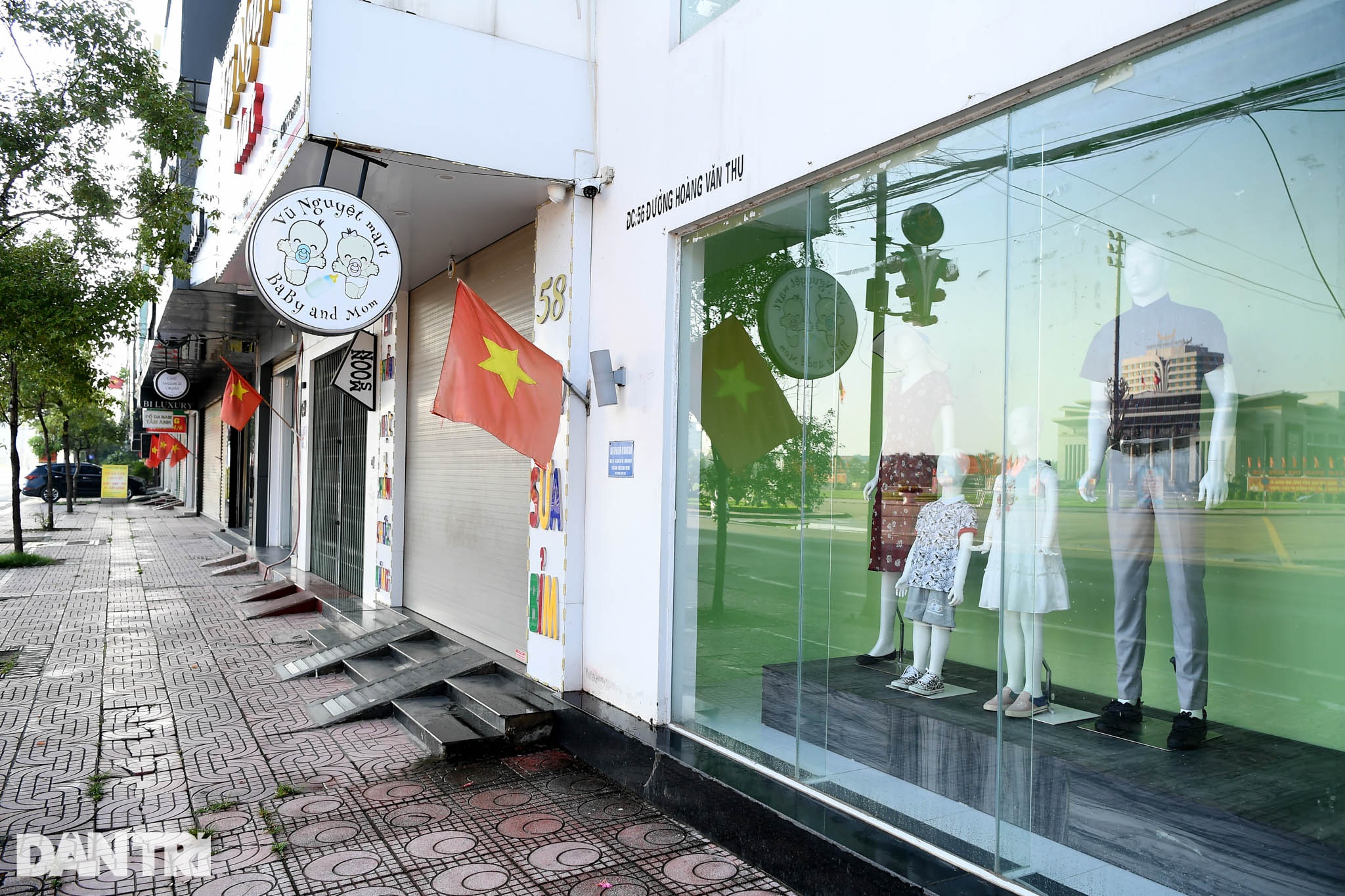 TP Bắc Giang vắng lặng giữa tâm bão Covid-19, đường phố không bóng người - 6