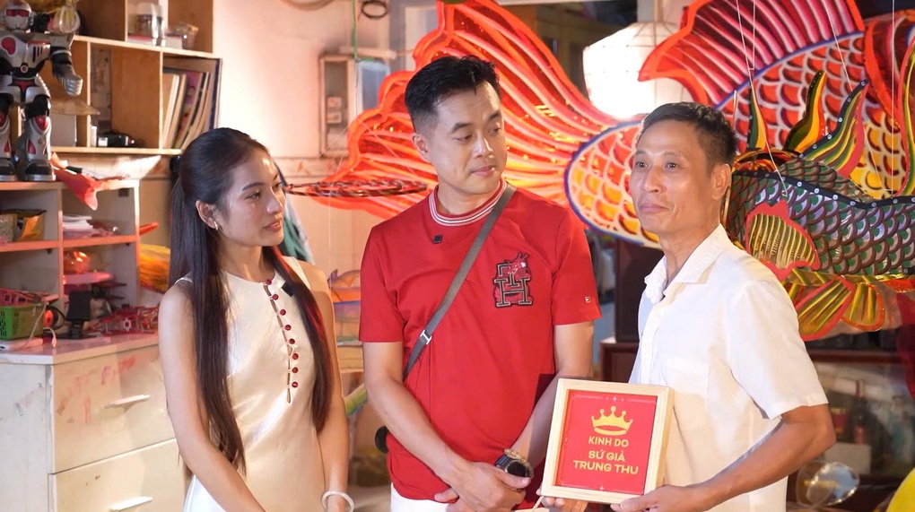 Gia đình nghệ sĩ Dương Khắc Linh và Trung Ruồi đi tìm những “Sứ giả Trung Thu” - 4 Gia đình nghệ sĩ Dương Khắc Linh và Trung Ruồi đi tìm những “Sứ giả Trung Thu” - 4