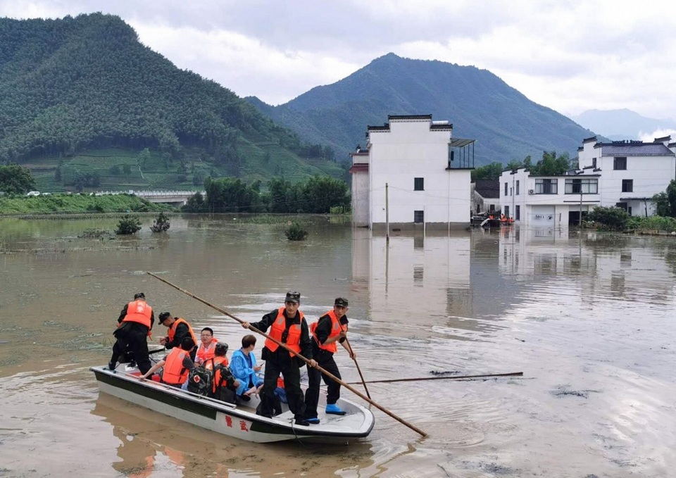 Sông dài nhất Trung Quốc “oằn mình” vì lũ lụt nghiêm trọng - 8 Sông dài nhất Trung Quốc “oằn mình” vì lũ lụt nghiêm trọng - 8