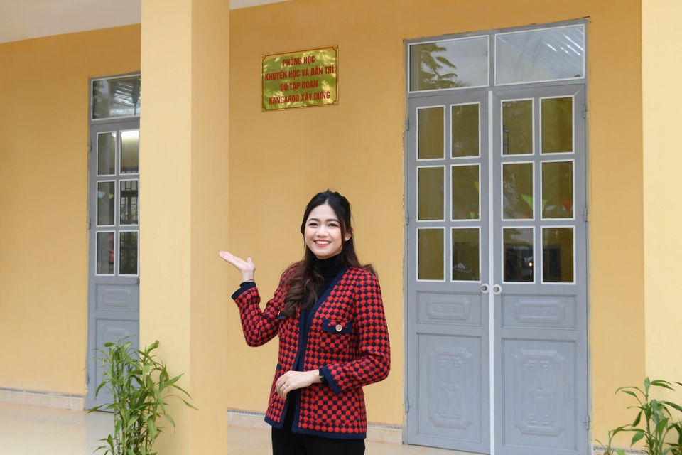 Khánh thành Phòng học Dân trí: Thầy trò hết cảnh vừa dạy, vừa lo lớp sập - 9 Khánh thành Phòng học Dân trí: Thầy trò hết cảnh vừa dạy, vừa lo lớp sập - 9