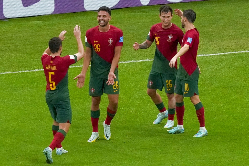 Thắng đậm Thụy Sỹ 6-1, Bồ Đào Nha tiến vào tứ kết gặp Morocco - 1 Thắng đậm Thụy Sỹ 6-1, Bồ Đào Nha tiến vào tứ kết gặp Morocco - 1
