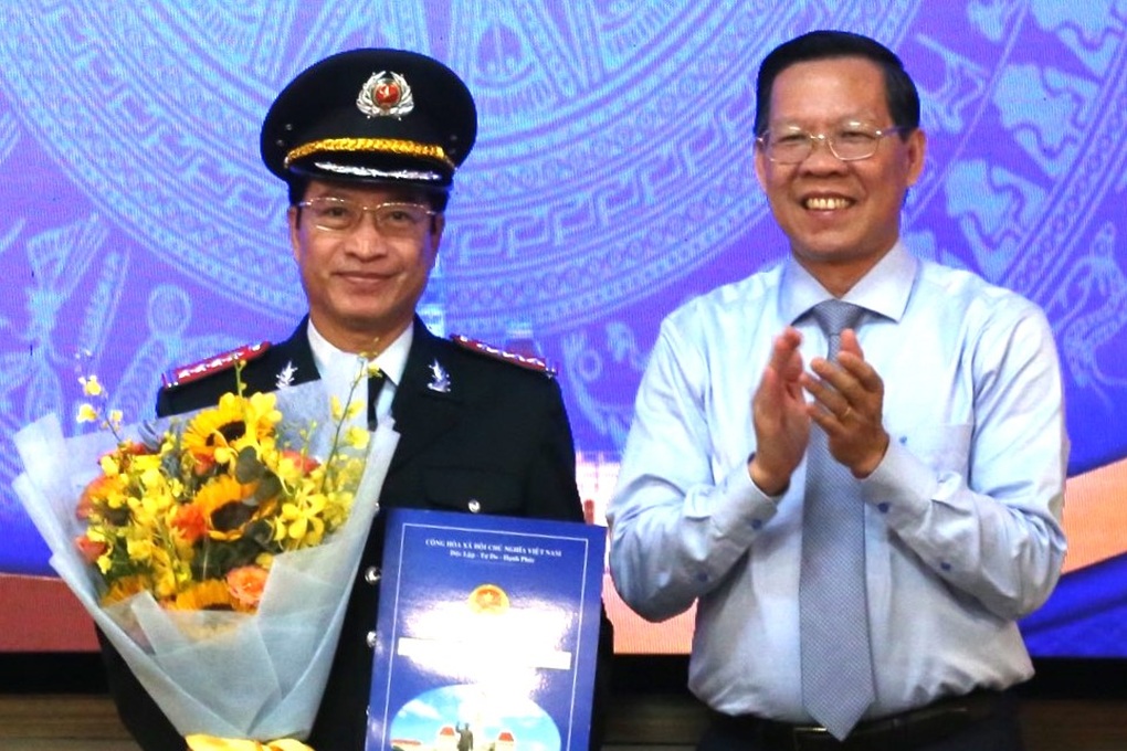Chánh Thanh tra TPHCM nhận quyết định nghỉ hưu - 1 Chánh Thanh tra TPHCM nhận quyết định nghỉ hưu - 1