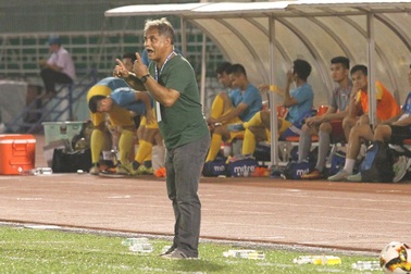 Đội bóng của Công Vinh sa thải huấn luyện viên