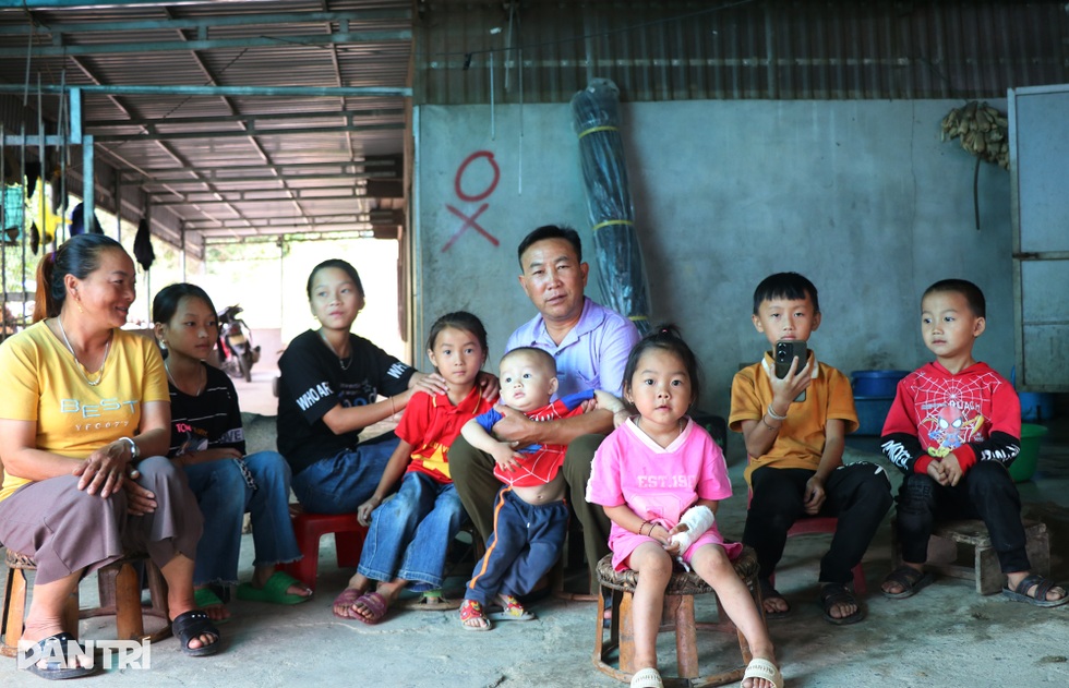 Con đi làm xa, vợ chồng U70 gồng mình chăm 9 cháu - 5 Con đi làm xa, vợ chồng U70 gồng mình chăm 9 cháu - 5