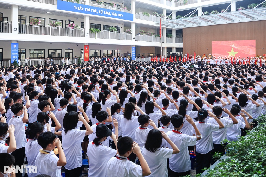 23 triệu học sinh cả nước chính thức bước vào năm học đặc biệt - 8 23 triệu học sinh cả nước chính thức bước vào năm học đặc biệt - 8