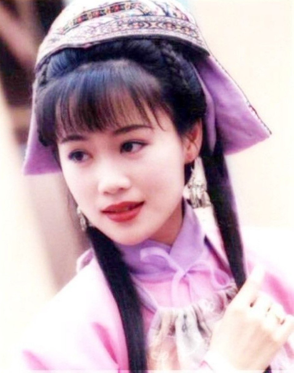 51 tuổi, Chúc Anh Đài Lương Tiểu Băng đi hát ở quán bar kiếm sống - 2 51 tuổi, Chúc Anh Đài Lương Tiểu Băng đi hát ở quán bar kiếm sống - 2