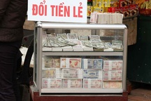 Đổi tiền lẻ lì xì Tết: Bị cấm vẫn cứ rộn ràng