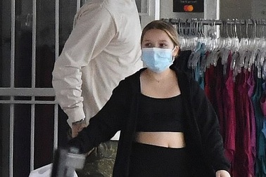 Con gái 9 tuổi của David Beckham đáng yêu với áo crop-top