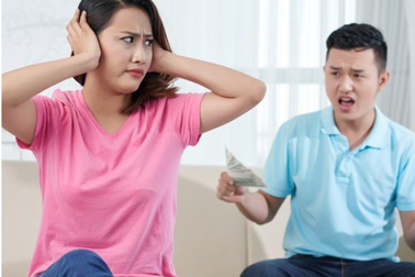 Chỉ vì lo quà Tết biếu sếp, chồng chửi vợ là đồ hèn