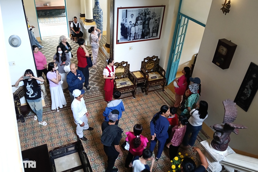 Hàng nghìn du khách xông đất nhà công tử Bạc Liêu, thánh đường Tắc Sậy - 1 Hàng nghìn du khách xông đất nhà công tử Bạc Liêu, thánh đường Tắc Sậy - 1