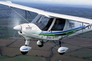 Anh thực hiện chuyến bay đầu tiên trên thế giới chỉ dùng nước và không khí