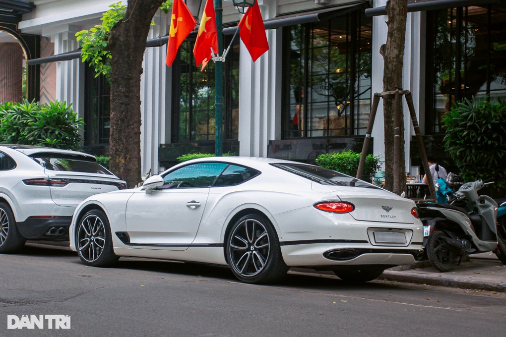 Đi gần 12.000km, xe Bentley Continental GT W12 mất giá hơn 10 tỷ đồng - 3