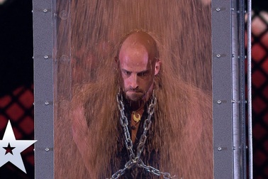 Tiết mục “thoát thân” gây hồi hộp thót tim