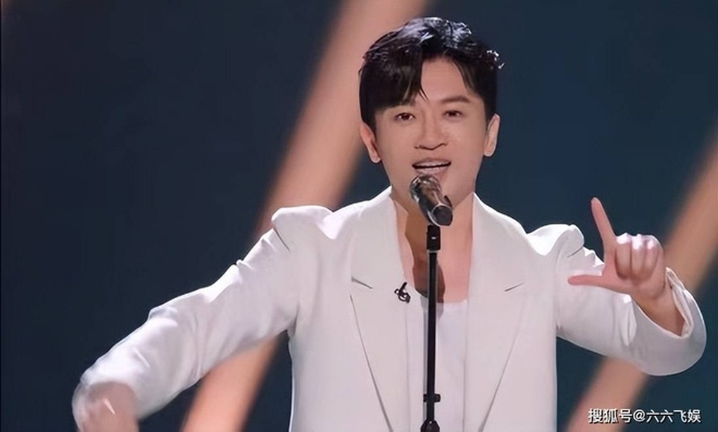 Kinh ngạc trước ngoại hình không đổi suốt 30 năm của Ngũ A Ca Tô Hữu Bằng - 1 Kinh ngạc trước ngoại hình không đổi suốt 30 năm của Ngũ A Ca Tô Hữu Bằng - 1