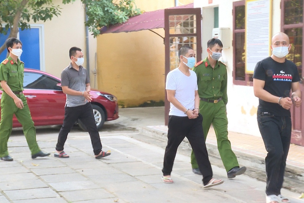 Đánh sập 3 ổ cá độ bóng đá qua mạng với số tiền giao dịch hàng chục tỷ đồng - 1 Đánh sập 3 ổ cá độ bóng đá qua mạng với số tiền giao dịch hàng chục tỷ đồng - 1
