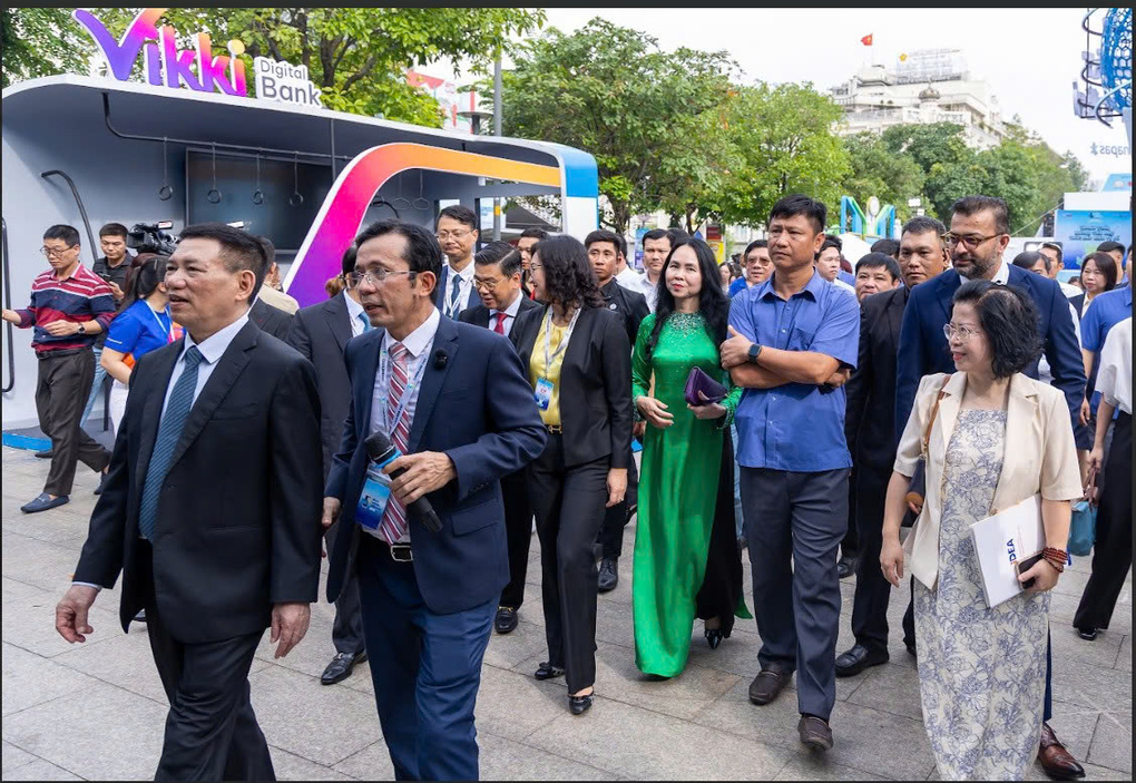 ឱសថស្ថានអមជាមួយនិន្នាការឌីជីថល៖ បទពិសោធន៍ទិញទំនិញនៅលើ VNeID នៅ Pharmacity đồng hành cùng xu hướng số: Trải nghiệm mua sắm trên VNeID tại “Ngày hội không tiền mặt” - 1