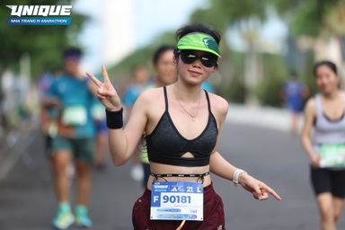 Những bóng hồng trên đường chạy Unique Nha Trang H-Marathon 2024