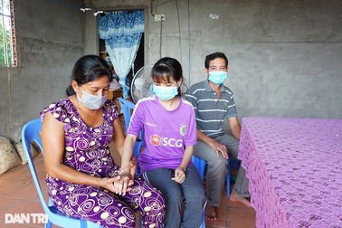 Tai họa đổ xuống con gái, mẹ nghèo khóc cạn nước mắt cầu xin được giúp đỡ