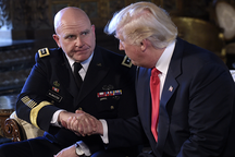 Sau Ngoại trưởng, Tổng thống Trump sa thải Cố vấn an ninh quốc gia