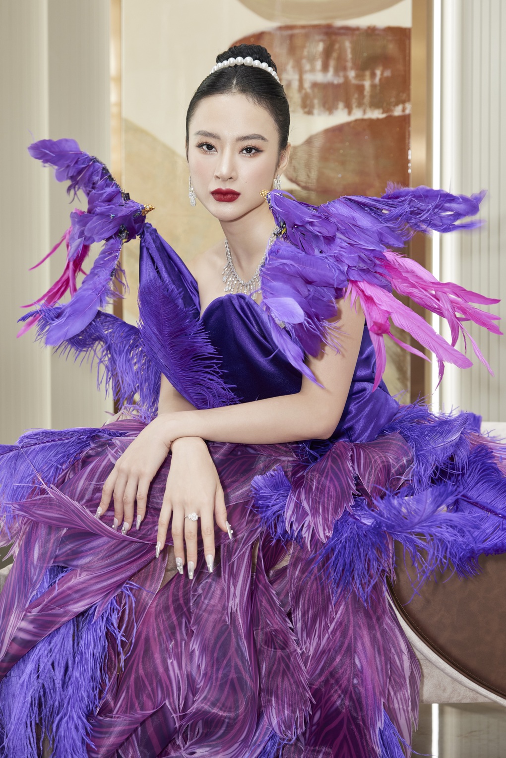 Angela Phương Trinh diện váy độc đáo, khoe nhan sắc thăng hạng - 3 Angela Phương Trinh diện váy độc đáo, khoe nhan sắc thăng hạng - 3