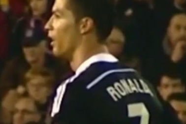 C.Ronaldo lắc đầu ngao ngán vì Gareth Bale