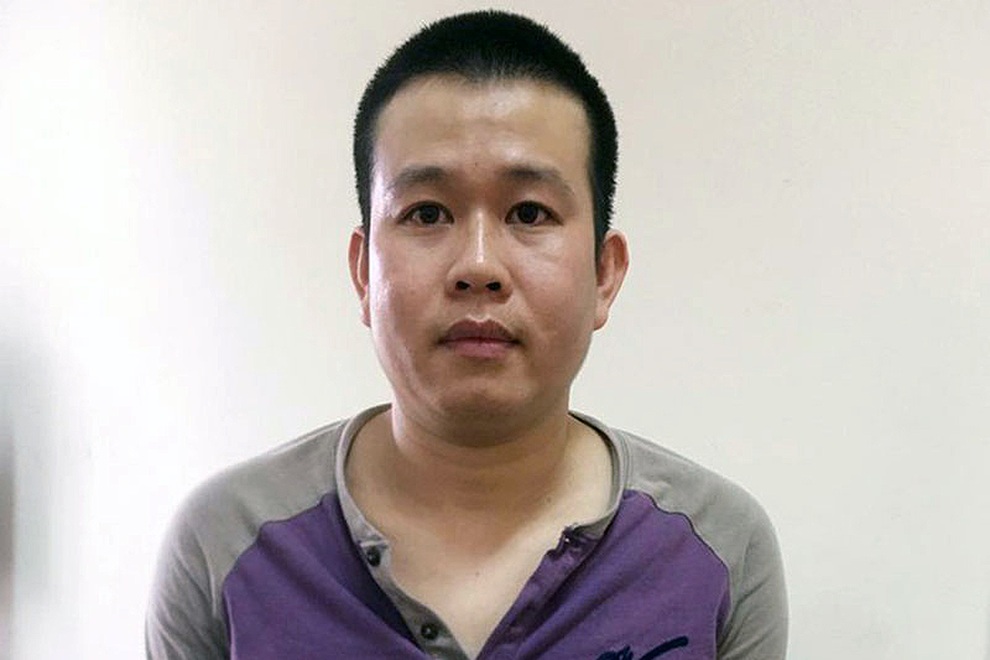 Hà Nội: Gã thất nghiệp lập công ty để lừa đảo, kiếm tiền chơi cá độ - 1 Hà Nội: Gã thất nghiệp lập công ty để lừa đảo, kiếm tiền chơi cá độ - 1