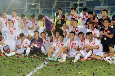 Việt Nam 3-0 Singapore: Công Vinh, Văn Quyết tỏa sáng ở hiệp phụ