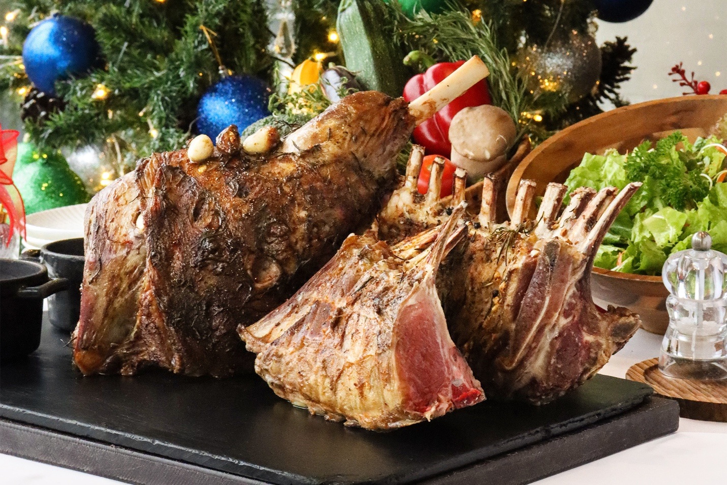 ពិធីជប់លៀងបុណ្យណូអែល កាំជ្រួចឆ្លងឆ្នាំ នៅមជ្ឈមណ្ឌល Novotel Saigon - ២ Đại tiệc đón Giáng sinh, ngắm pháo hoa đón giao thừa tại Novotel Saigon Centre - 2