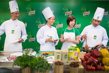 Vua đầu bếp Mỹ tặng quà đặc biệt cho Việt Nam