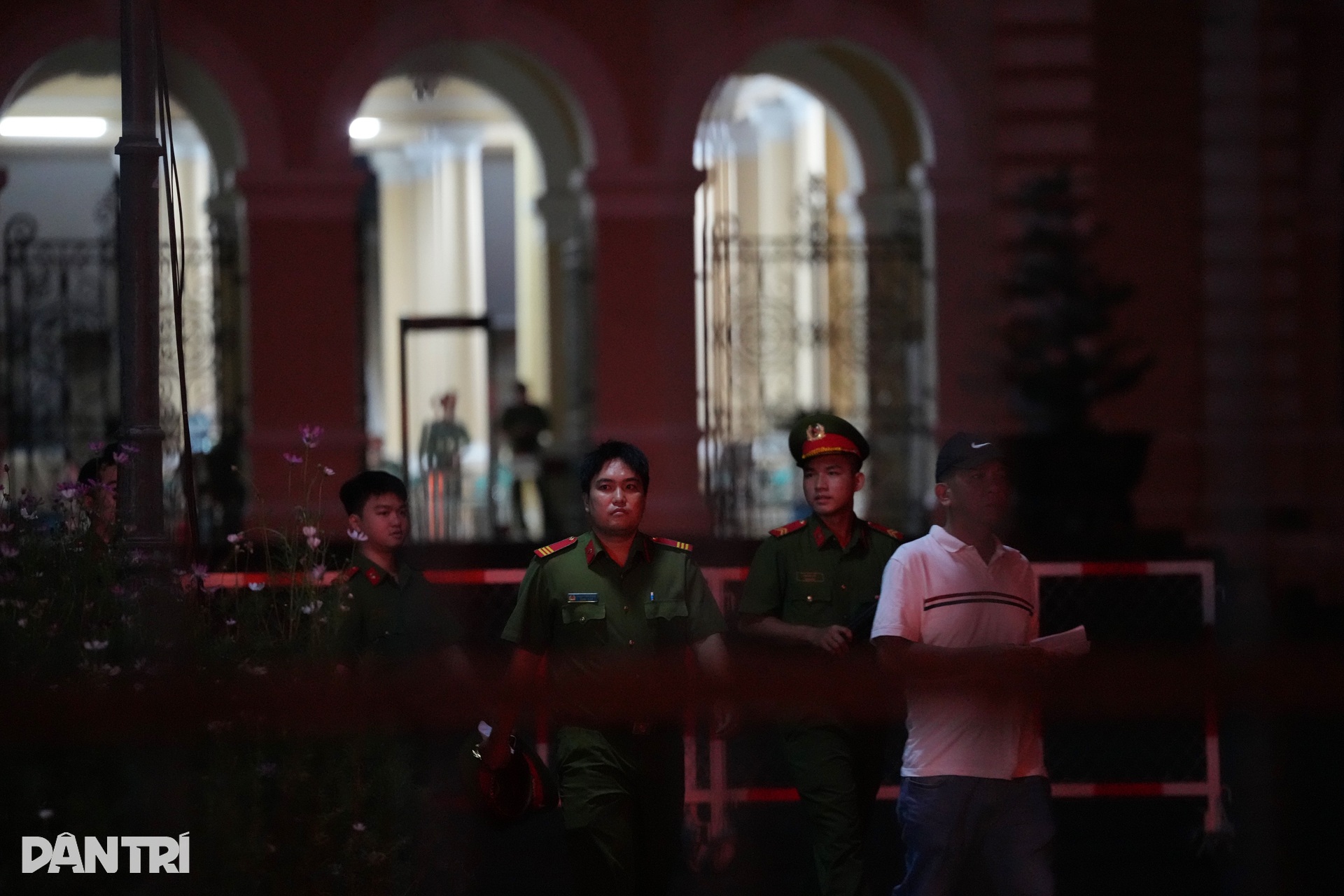 An ninh được thắt chặt từ 5h sáng tại phiên tòa Vạn Thịnh Phát - 1