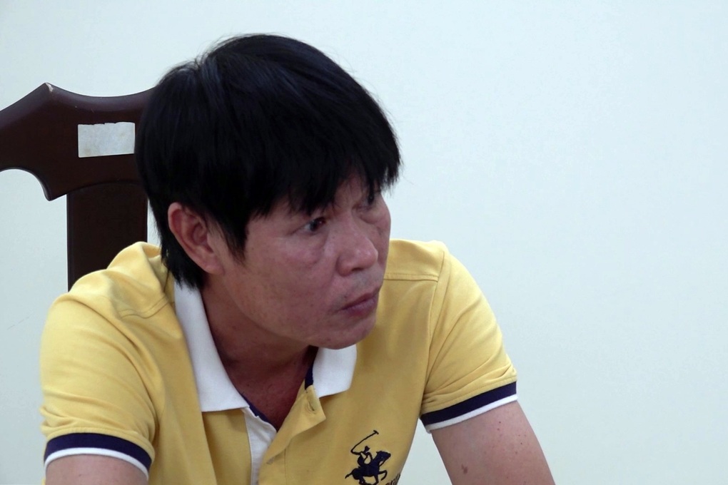 Bắt 2 cựu huấn luyện viên vì chiếm đoạt tiền công, tiền ăn của học trò - 2 Bắt 2 cựu huấn luyện viên vì chiếm đoạt tiền công, tiền ăn của học trò - 2