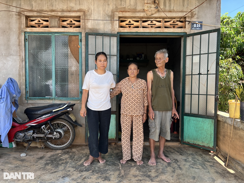 Bà lão 75 tuổi: “Sắp tới, gia đình tôi không còn lo sợ mưa gió” - 3 Bà lão 75 tuổi: “Sắp tới, gia đình tôi không còn lo sợ mưa gió” - 3
