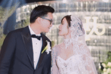 Diễn viên Ngọc Huyền diện 4 chiếc váy cưới, giá 271 triệu đồng