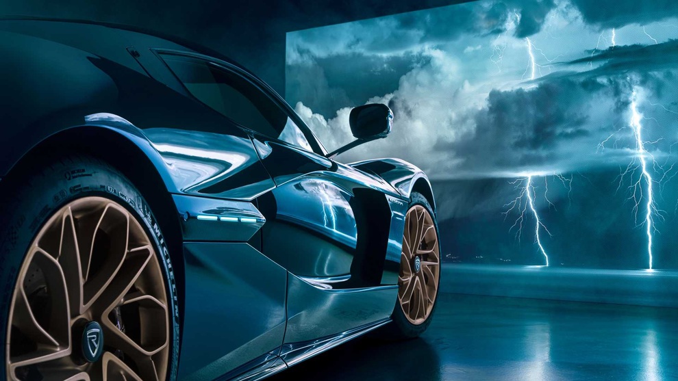 Siêu xe chạy điện Rimac Nevera gây choáng không chỉ bởi giá bán 2 triệu EUR - 21 Siêu xe chạy điện Rimac Nevera gây choáng không chỉ bởi giá bán 2 triệu EUR - 21