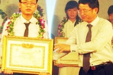 Ninh Bình: Tuyên dương, khen thưởng giáo viên và học sinh xuất sắc