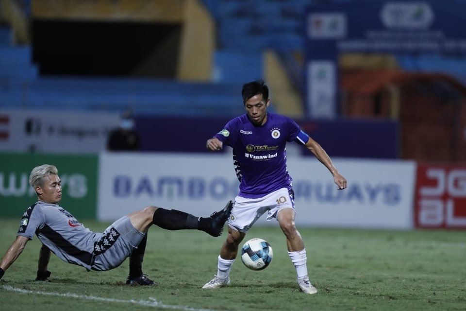 Thua đậm Hà Nội, HLV Chung Hae Seong không trách thủ môn Bùi Tiến Dũng - 1 Thua đậm Hà Nội, HLV Chung Hae Seong không trách thủ môn Bùi Tiến Dũng - 1