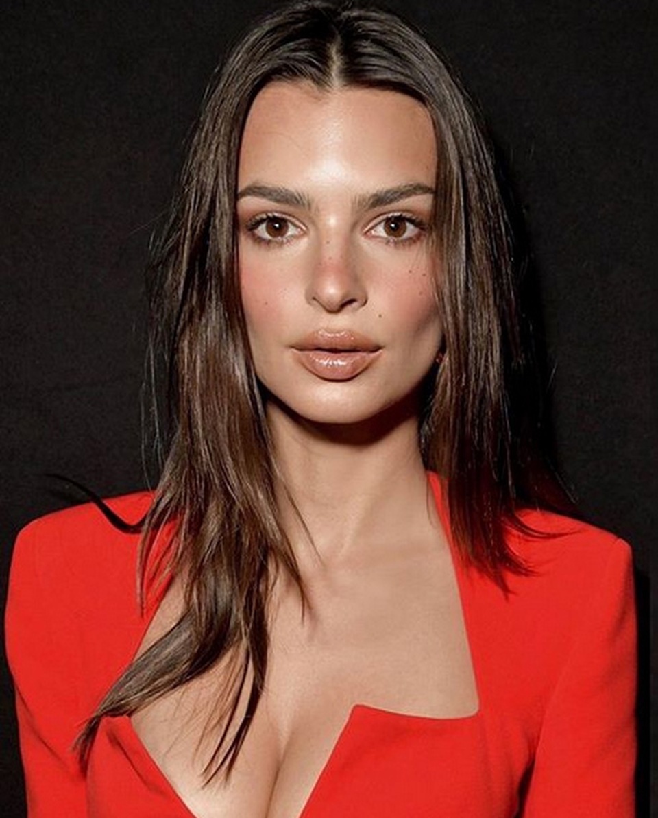 Emily Ratajkowski gợi cảm quảng cáo nội y - 10