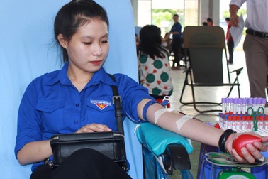 Hàng trăm sinh viên Bạc Liêu hiến máu cứu người