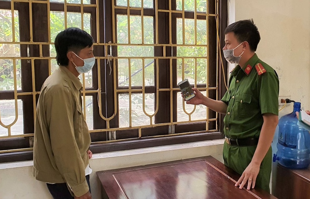Con nghiện cướp điện thoại của cháu bé 3 tuổi bán lấy tiền mua ma túy - 1 Con nghiện cướp điện thoại của cháu bé 3 tuổi bán lấy tiền mua ma túy - 1