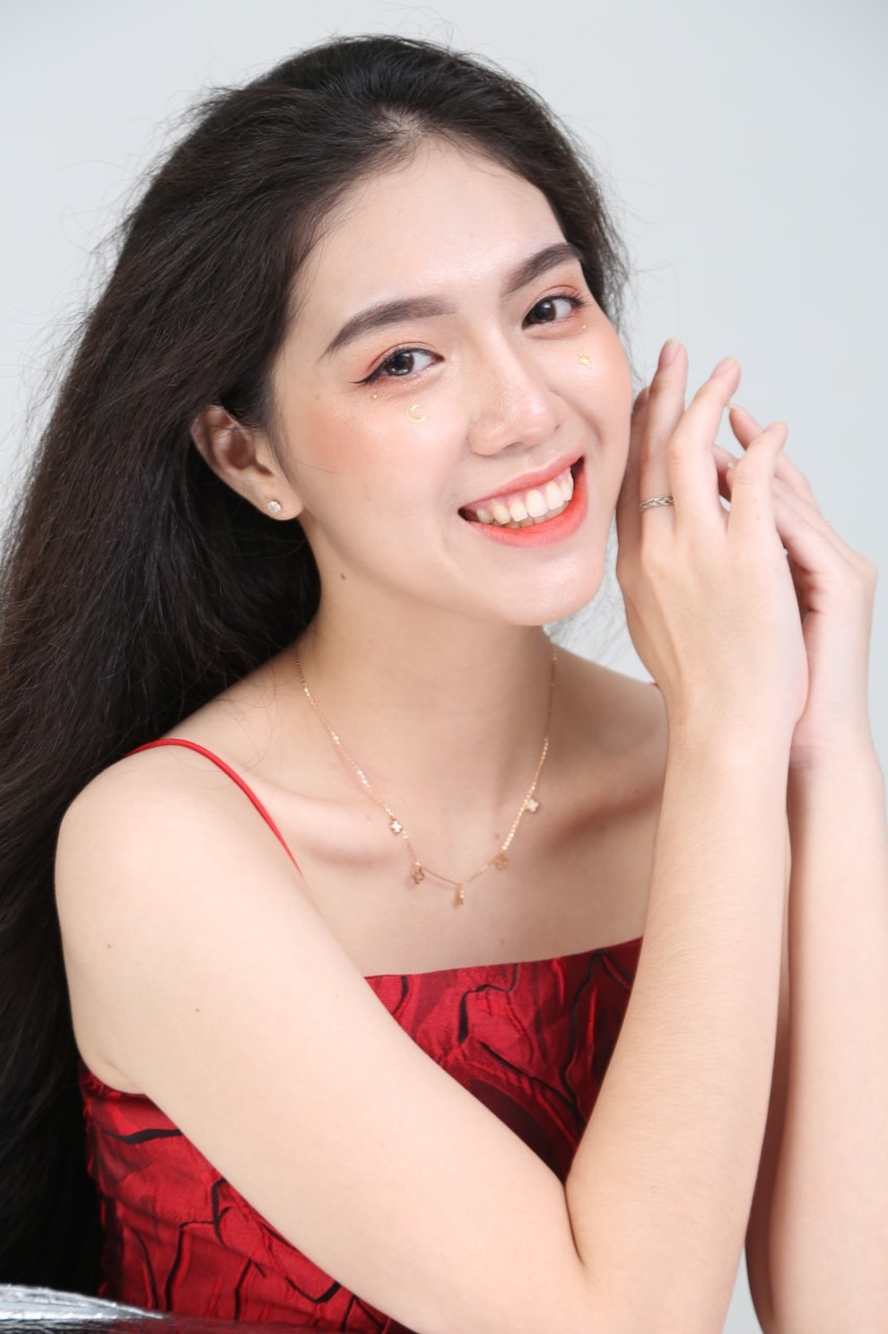 Tân Hoa khôi ĐH Tôn Đức Thắng cao 1m72, sở hữu mái tóc dài thướt tha - 10