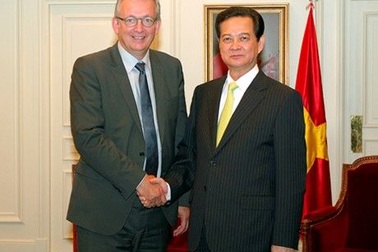 Thủ tướng tiếp Bộ trưởng Quốc phòng, lãnh đạo ĐCS Pháp