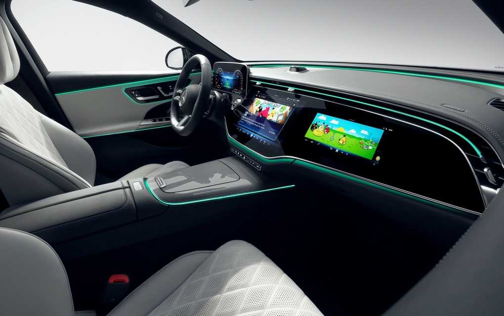 E-Class 2024 có màn hình cực lớn, tích hợp sẵn TikTok và camera tự sướng - 1 E-Class 2024 có màn hình cực lớn, tích hợp sẵn TikTok và camera tự sướng - 1