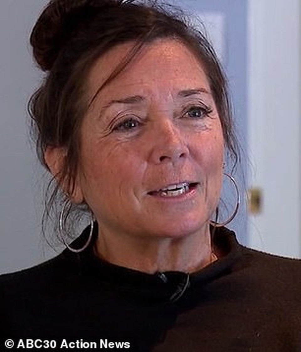 Mất chiếc nhẫn cách đây 47 năm, bất ngờ tìm thấy cách nơi sinh sống 6000 km - 1