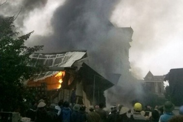 Xưởng sản xuất bánh kẹo bị thiêu rụi trước Tết